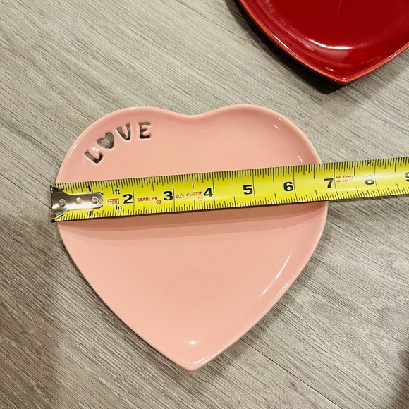 ❤️ Williams Sonoma Valentine heart shaped plates ❤️ - Picture 6 of 12